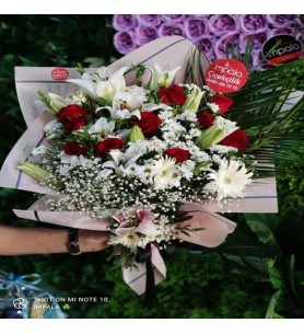 Lilyum 5 Adet+Papatya 1 Demet+Gül 7 Adet
